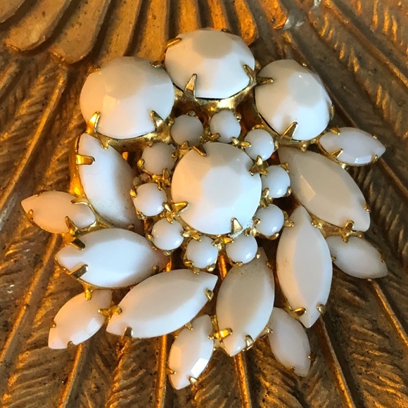 Vintage Jewelry Vintage White Milk Glass Flower Brooch Pin Poshmark